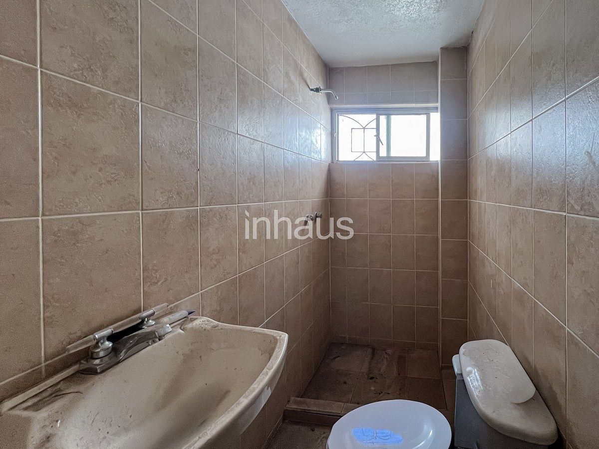 7 de 14: BAÑO COMPLETO PLANTA BAJA