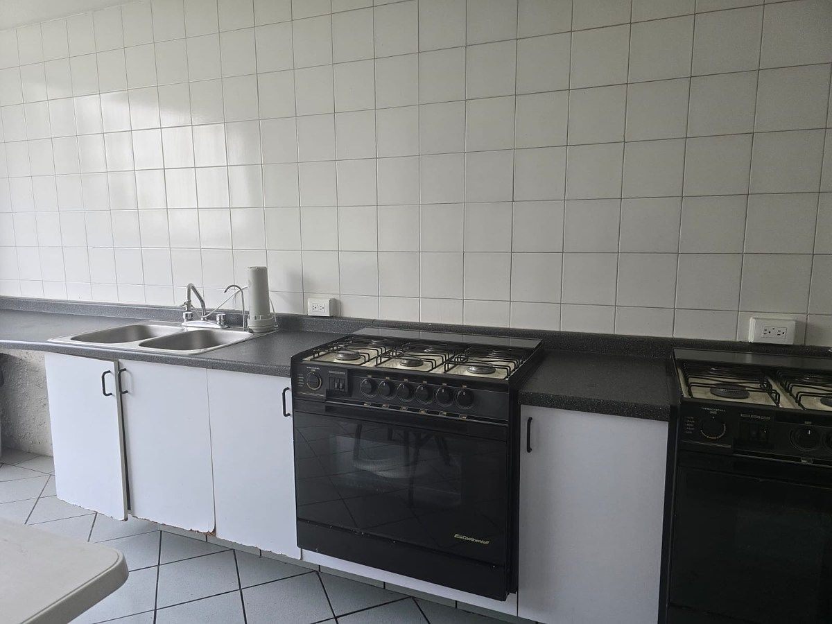 34 of 38: cocina salón de fiestas