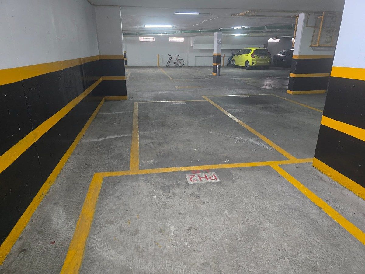 32 of 38: estacionamiento techado
