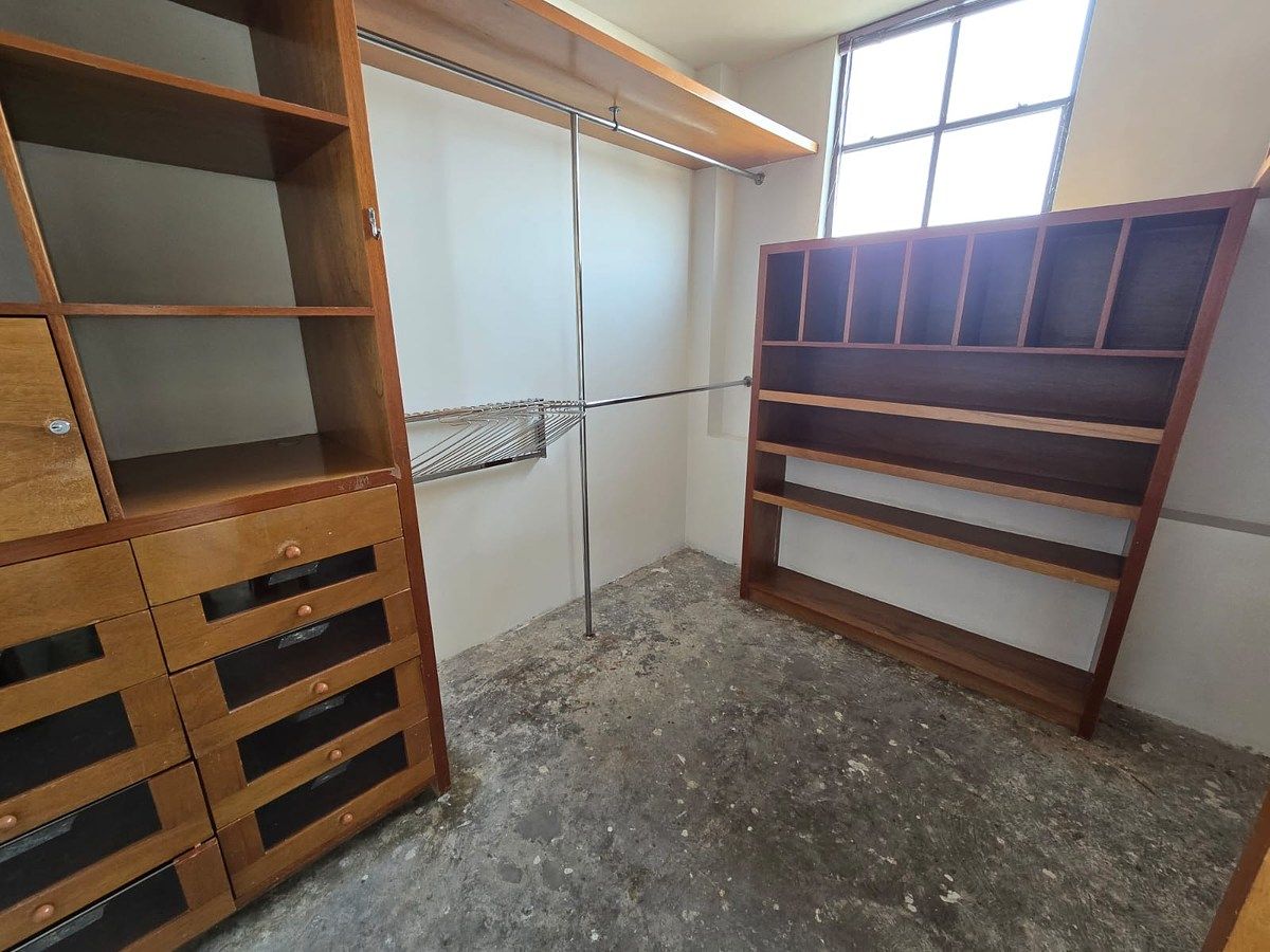 16 of 38: vestidor de la tercer recámara