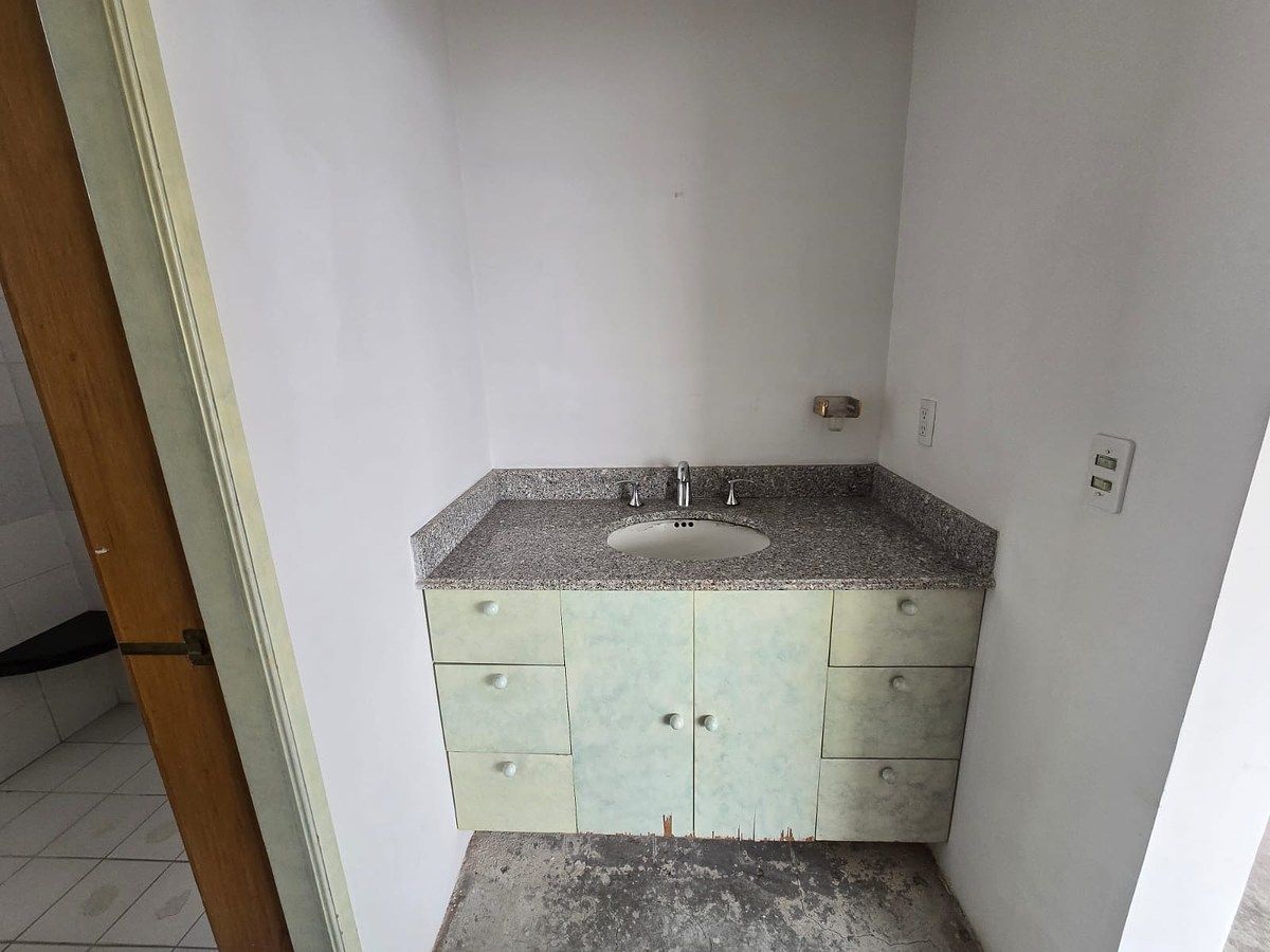 23 of 38: lavabo de la tercer rec