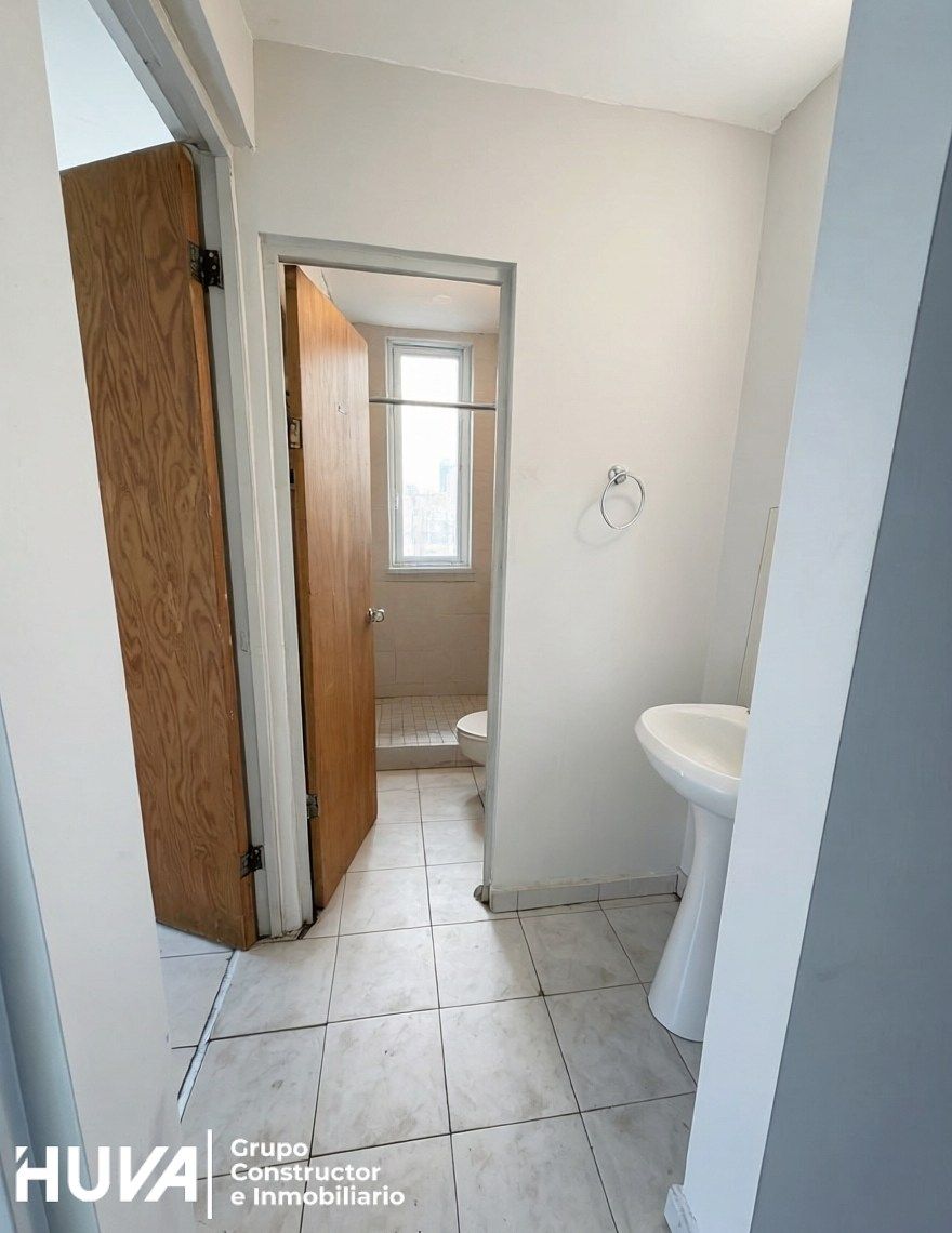 16 of 17: Baño Compartido-1