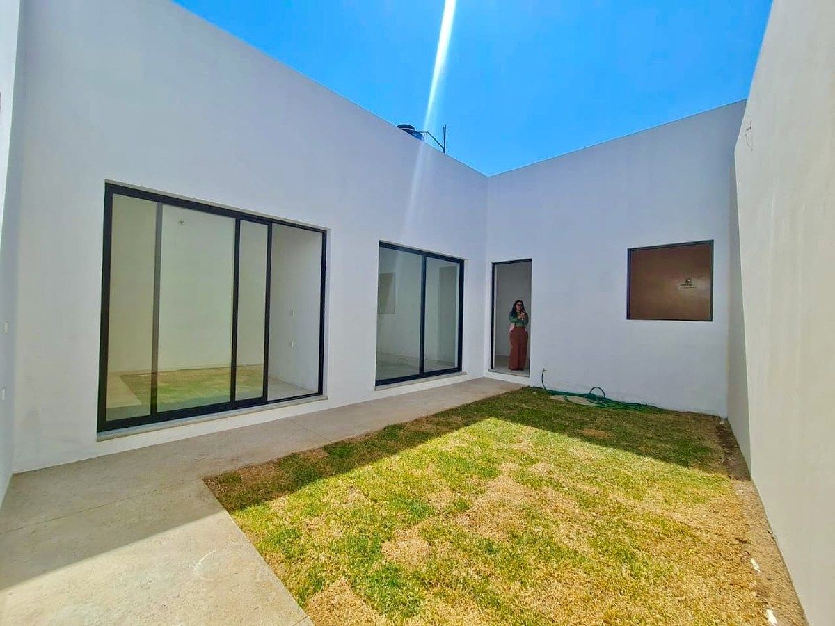 25 of 36: Jardín interior para acceso desde las 3 recámaras