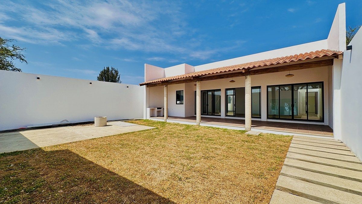 4 of 36: Área de estacionamiento