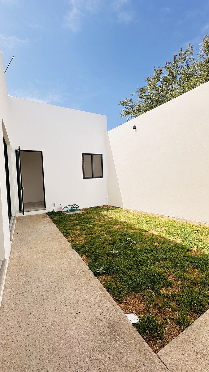 28 of 36: Jardín interior 30m2