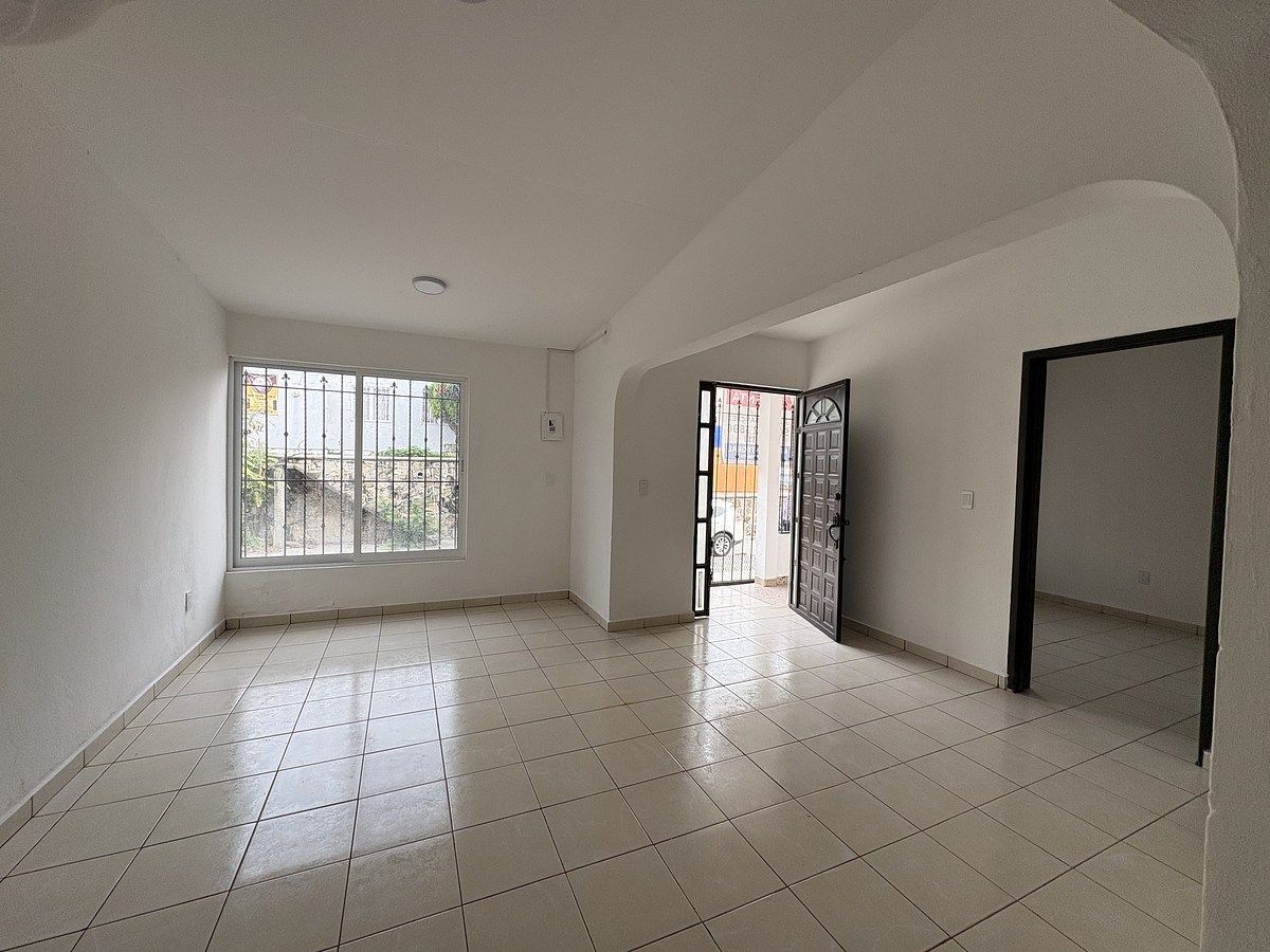 3 de 12: acceso , sala comedor