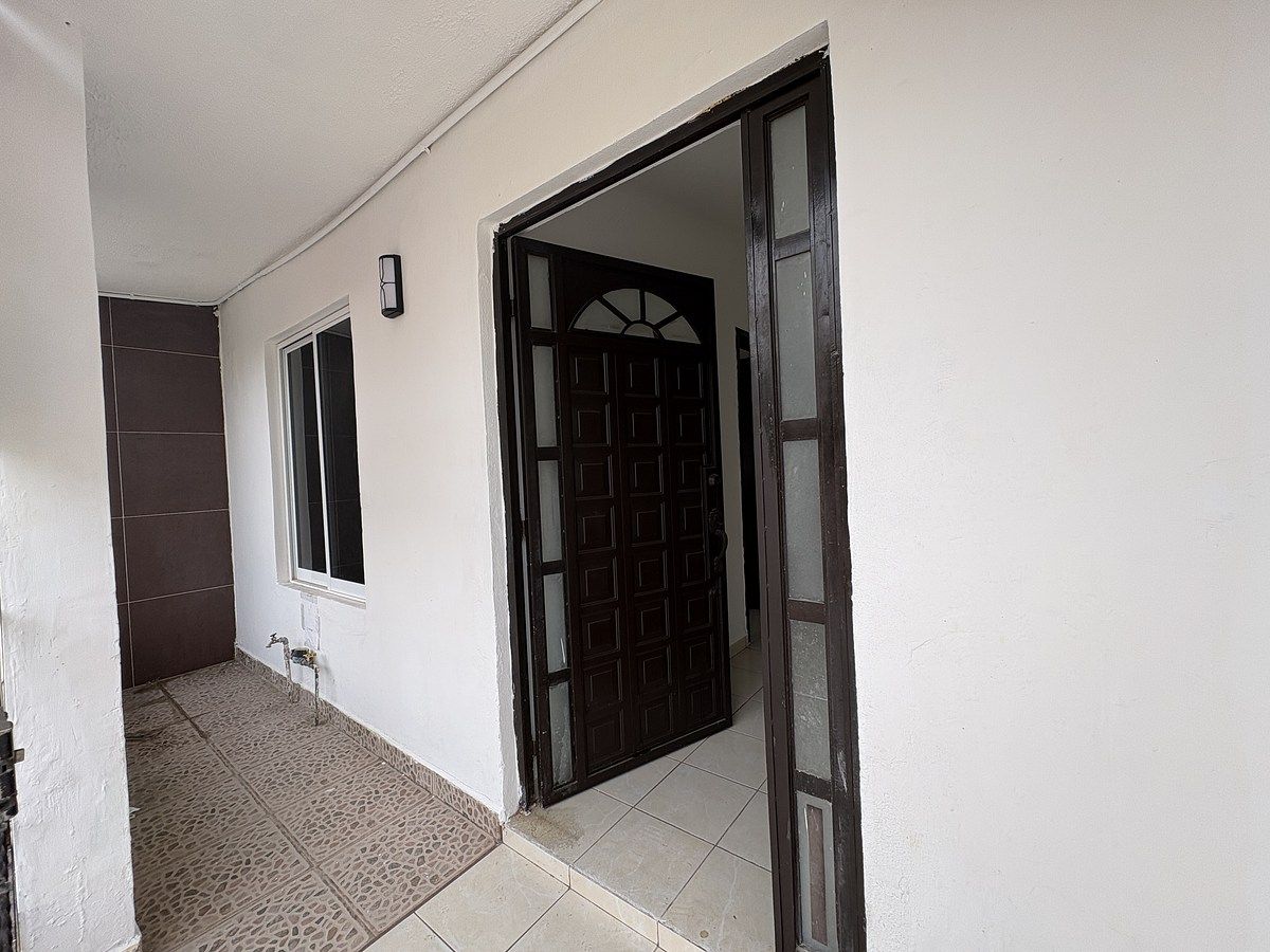 4 de 12: pórtico de entrada