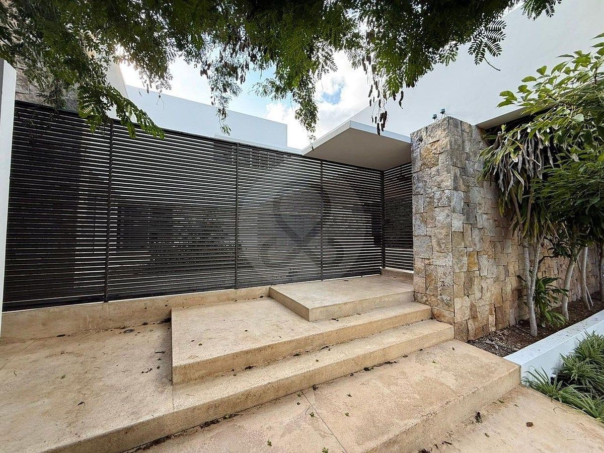 Venta de Casa residencial dentro de privada La Ceiba - foto 1