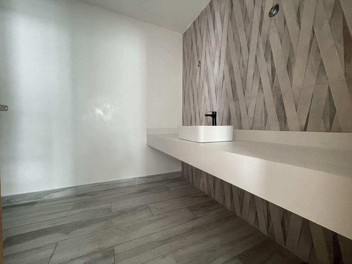 24 de 28: Baño de la Terraza