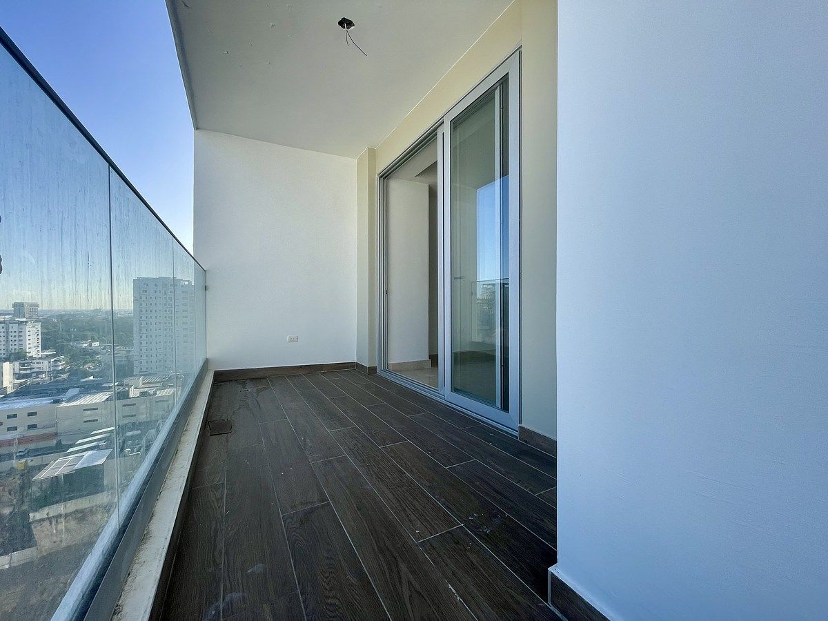 14 de 28: Balcón habitación secundaria