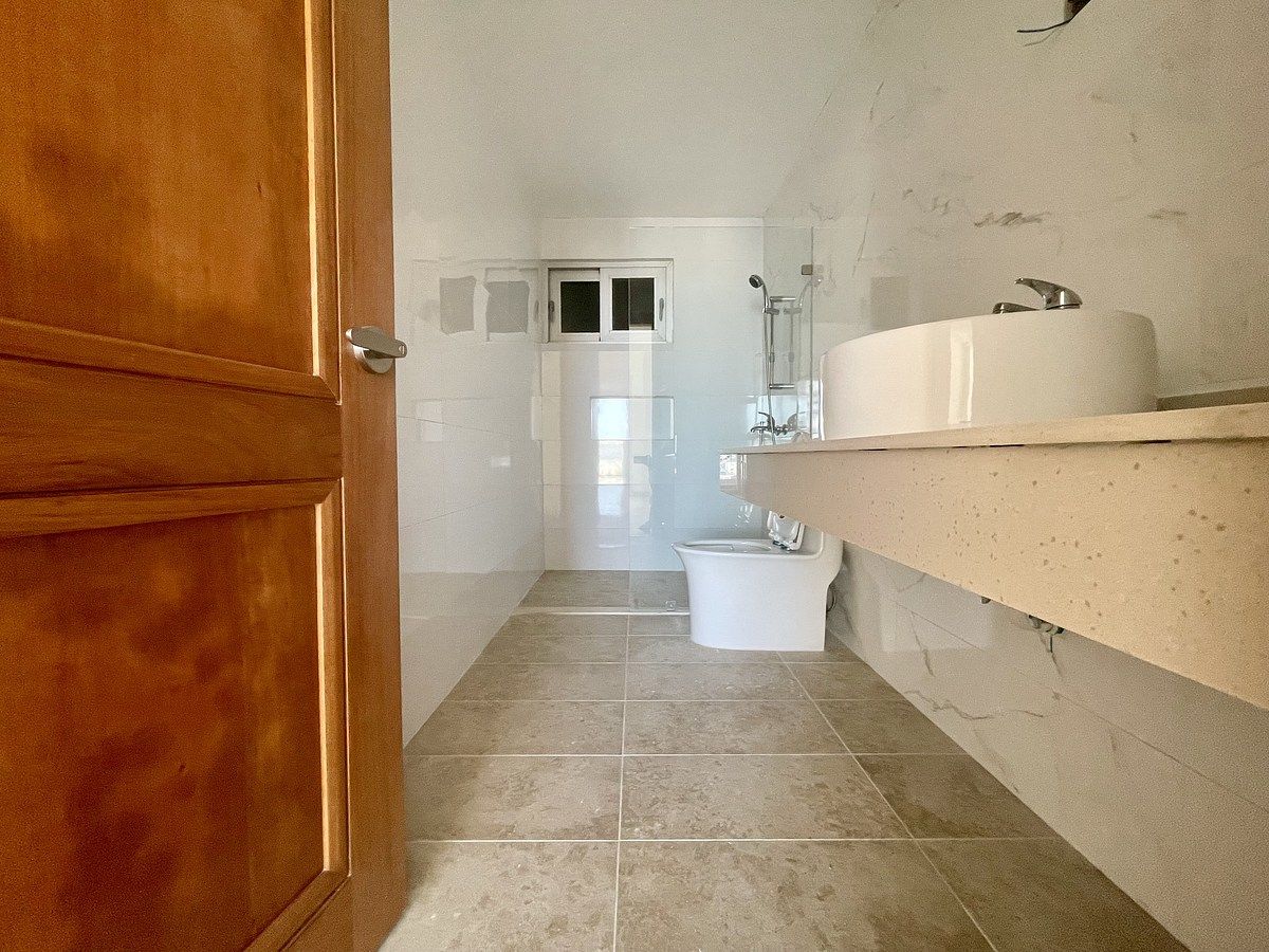 13 de 28: Baño secundario