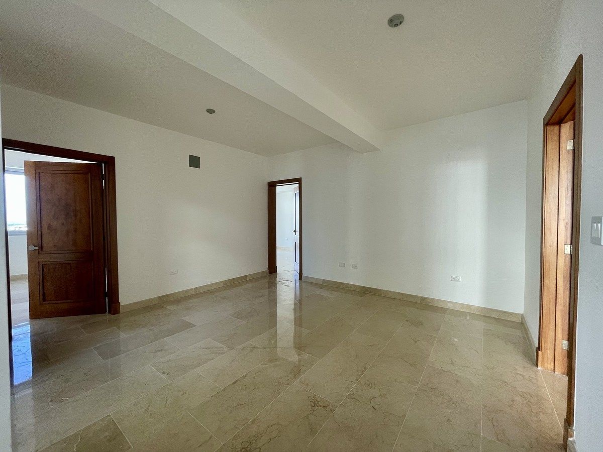 9 de 28: Estar familiar entre habitaciones