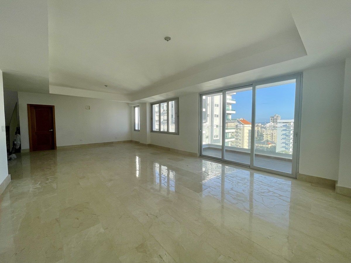 2 de 28: Otra perspectiva sala comedor