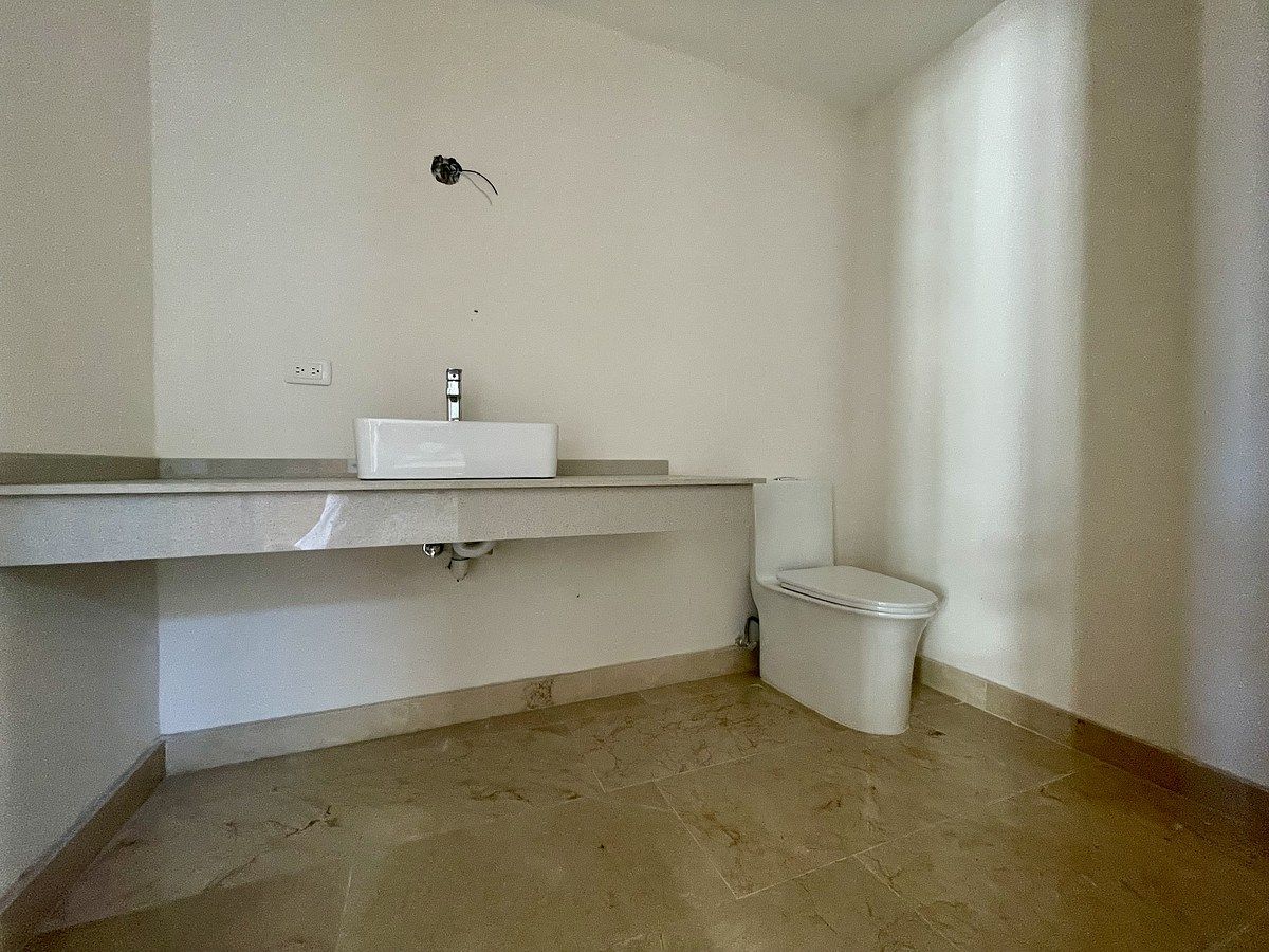 26 de 28: Baño visita