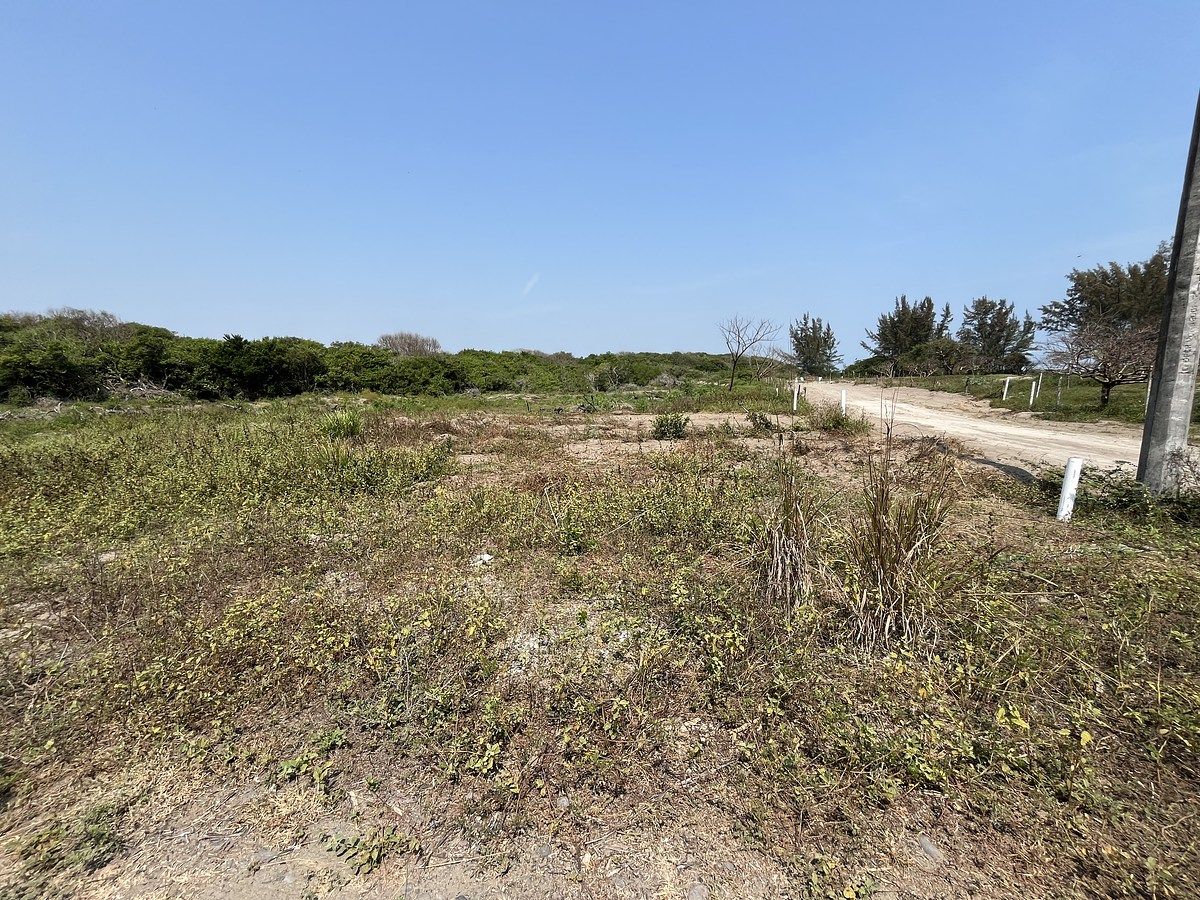 2 of 6: Terreno en venta de 200m2 a pasos de la playa