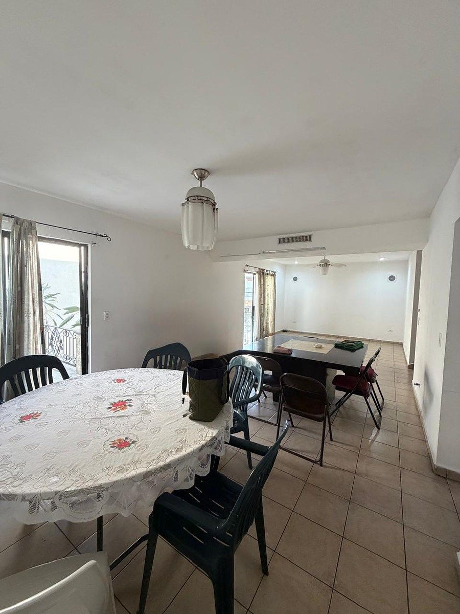 6 of 13: Sala-comedor