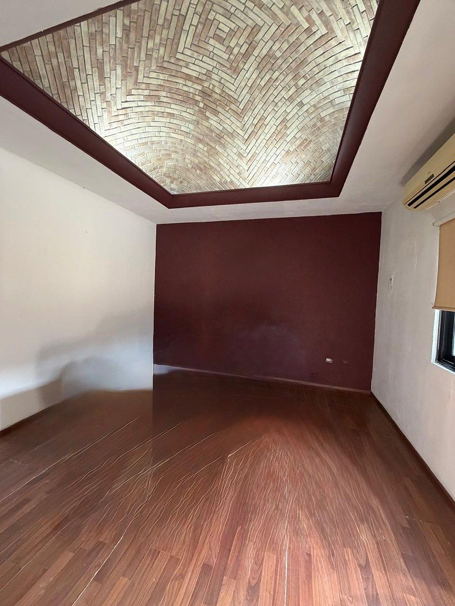 9 of 13: Recámara principal