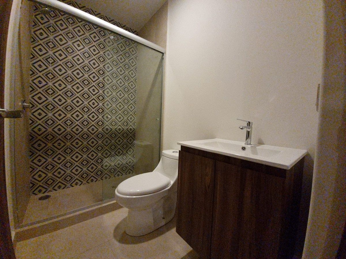 4 of 8: Baño Completo