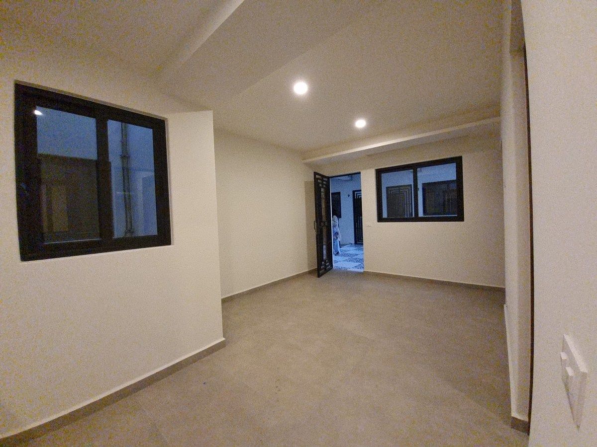 3 of 8: Sala-Comedor