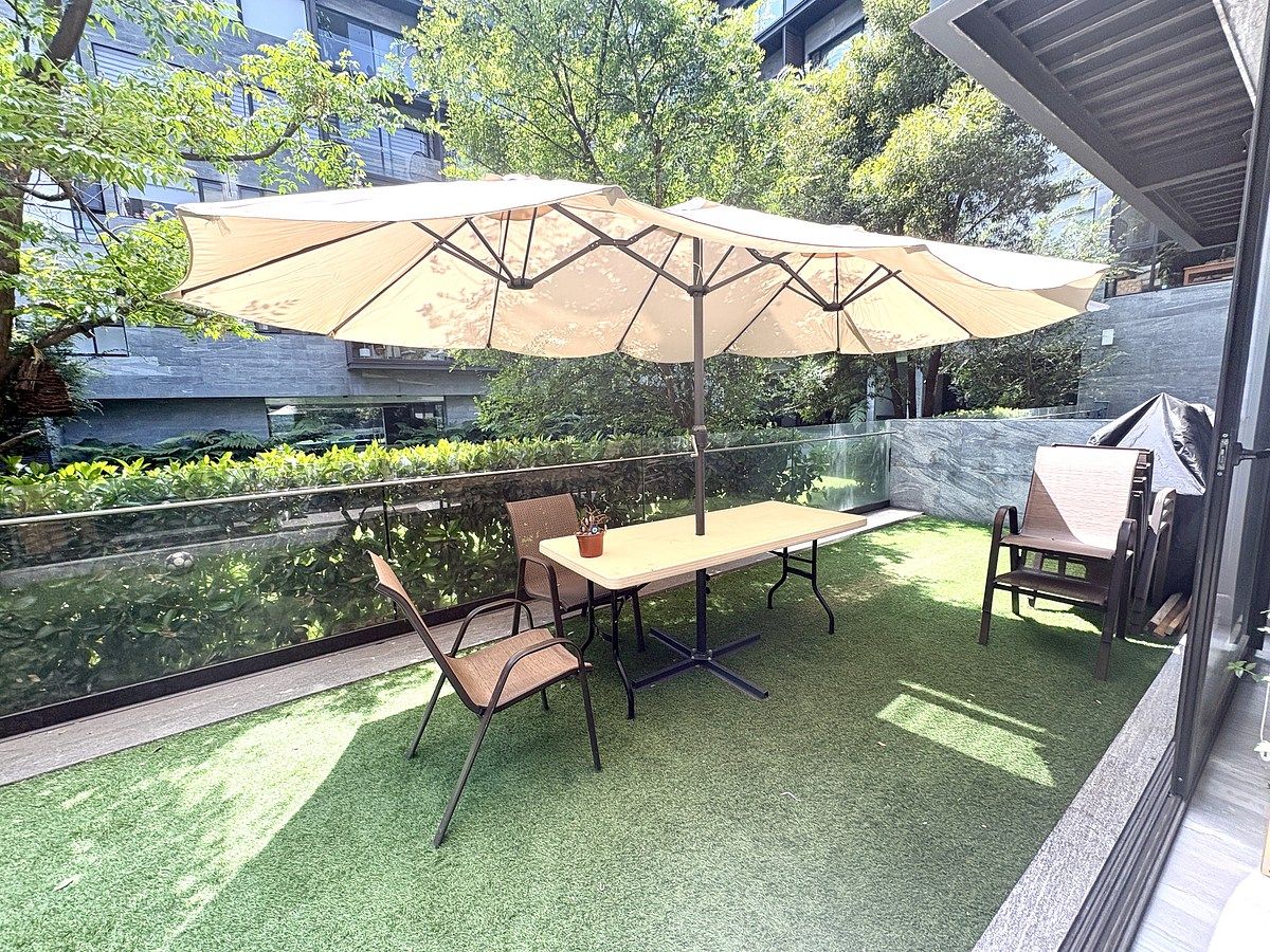 2 de 32: JARDIN PRIVADO