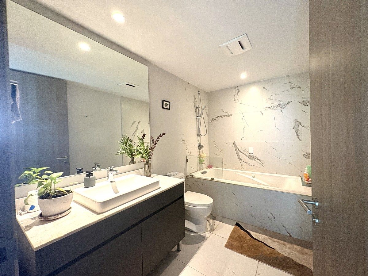 16 de 32: BAÑO RECAMARAS SECUNDARIAS