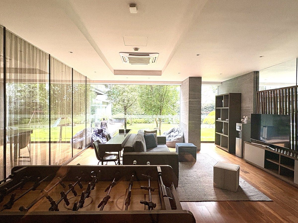 23 de 32: SALON JOVENES