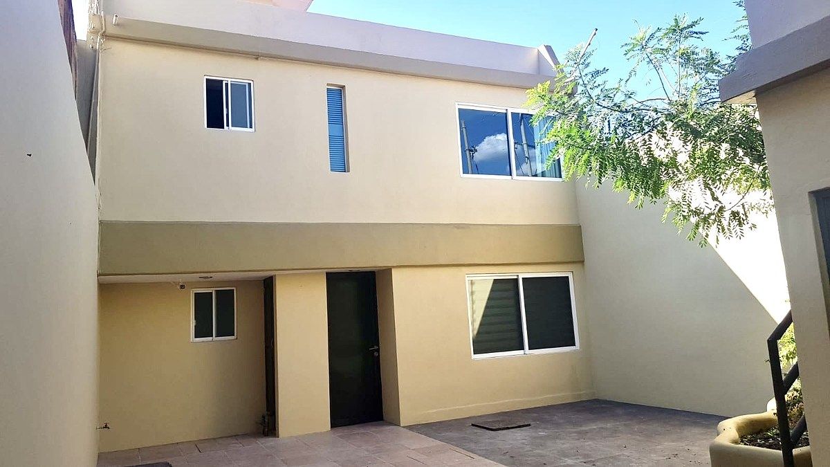 10 de 32: Fachada de la casa principal