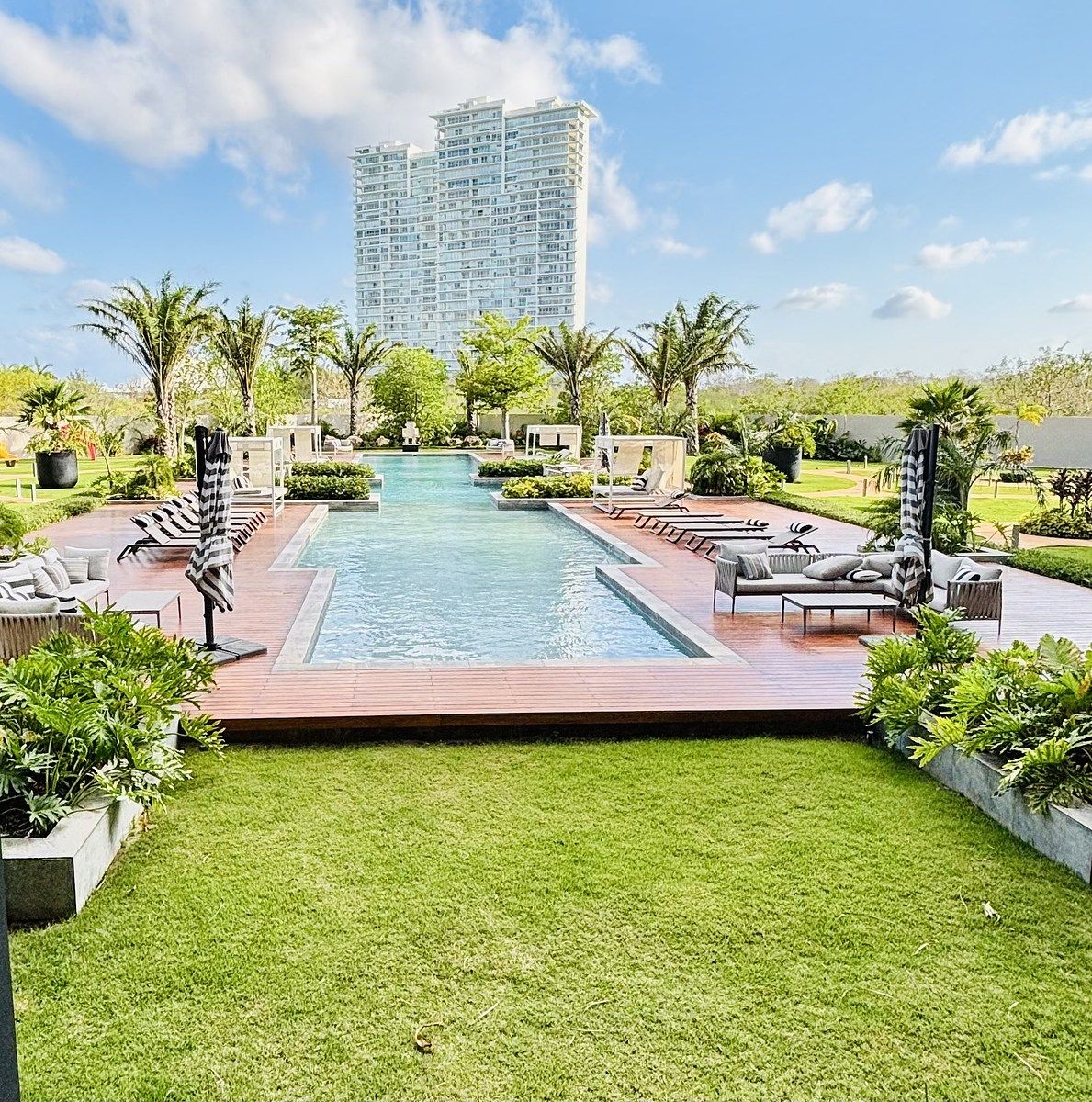 12 de 18: Piscina semiolímpica de 40 m