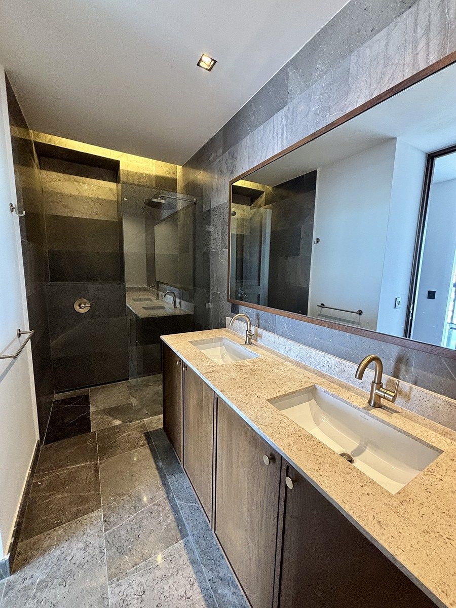 6 de 18: Baño recámara principal