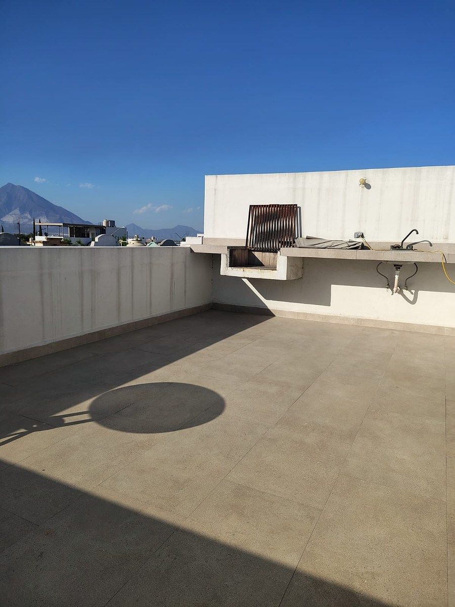 15 de 23: Terraza en tercer nivel.