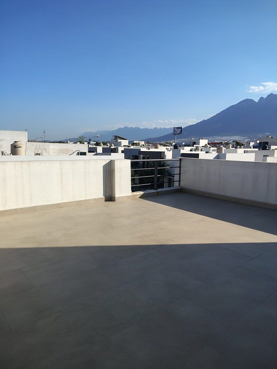 17 de 23: Terraza en tercer nivel.