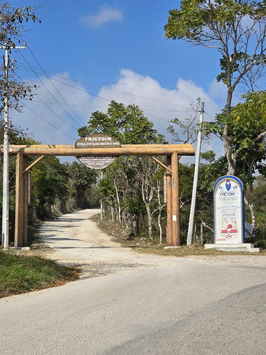 2 of 10: Entrada de la carretera.