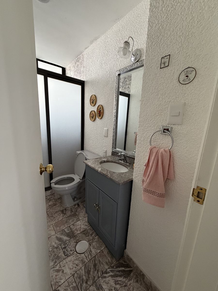 7 of 18: Baño Completo Visitas