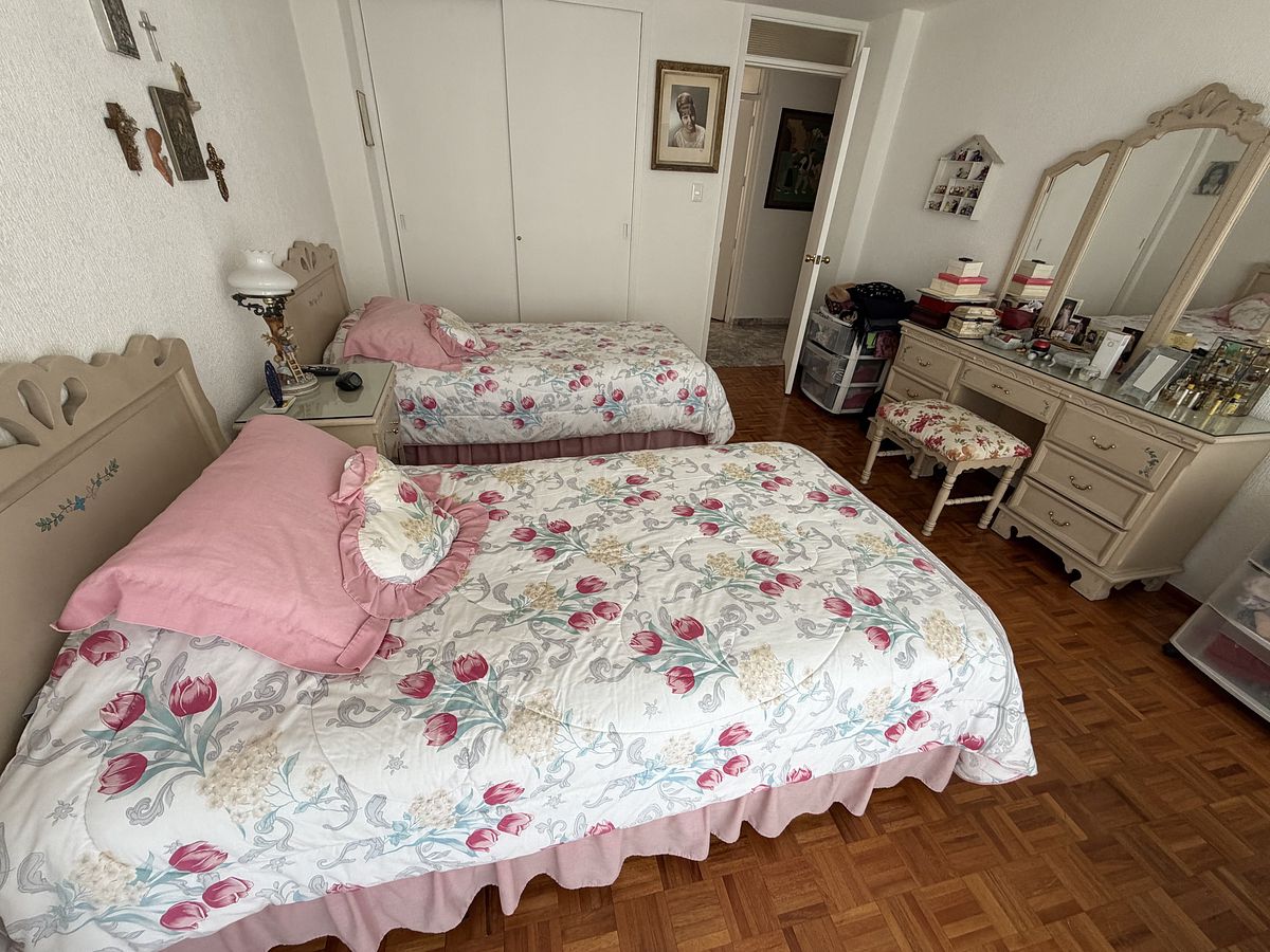 18 of 18: Habitación 3 B con closet