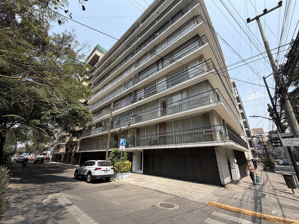 1 of 18: Fachada Edificio