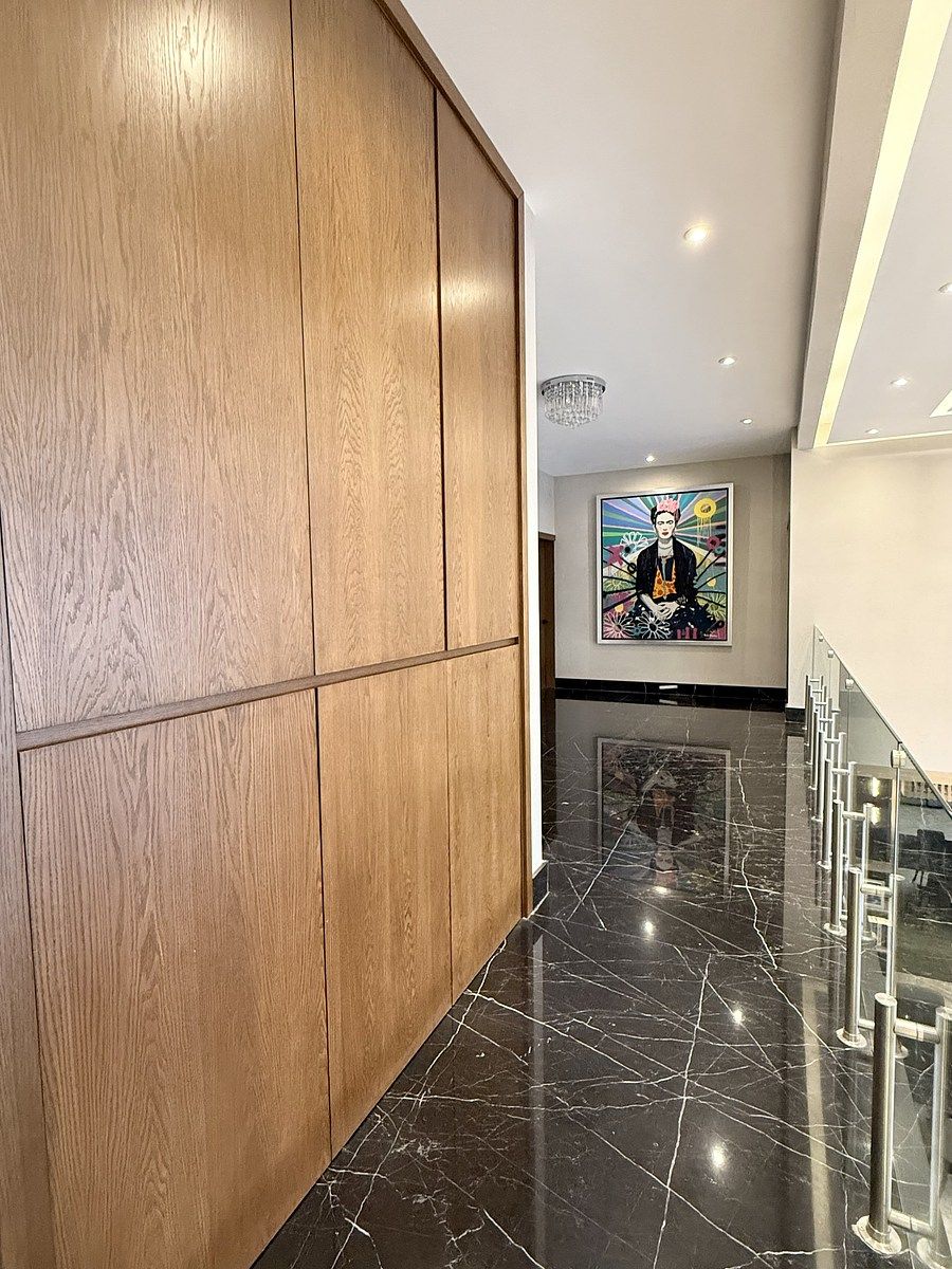 10 de 33: CLOSET DE BLANCOS Y ZINC