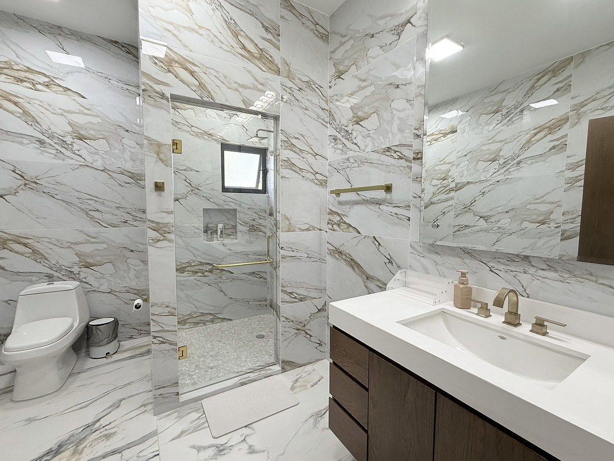 22 de 33: BAÑO COMPLETO