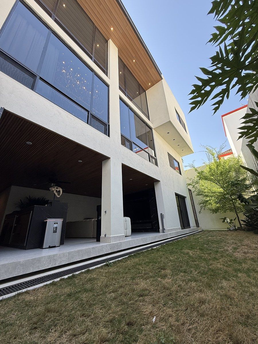 32 de 33: FACHADA POSTERIOR