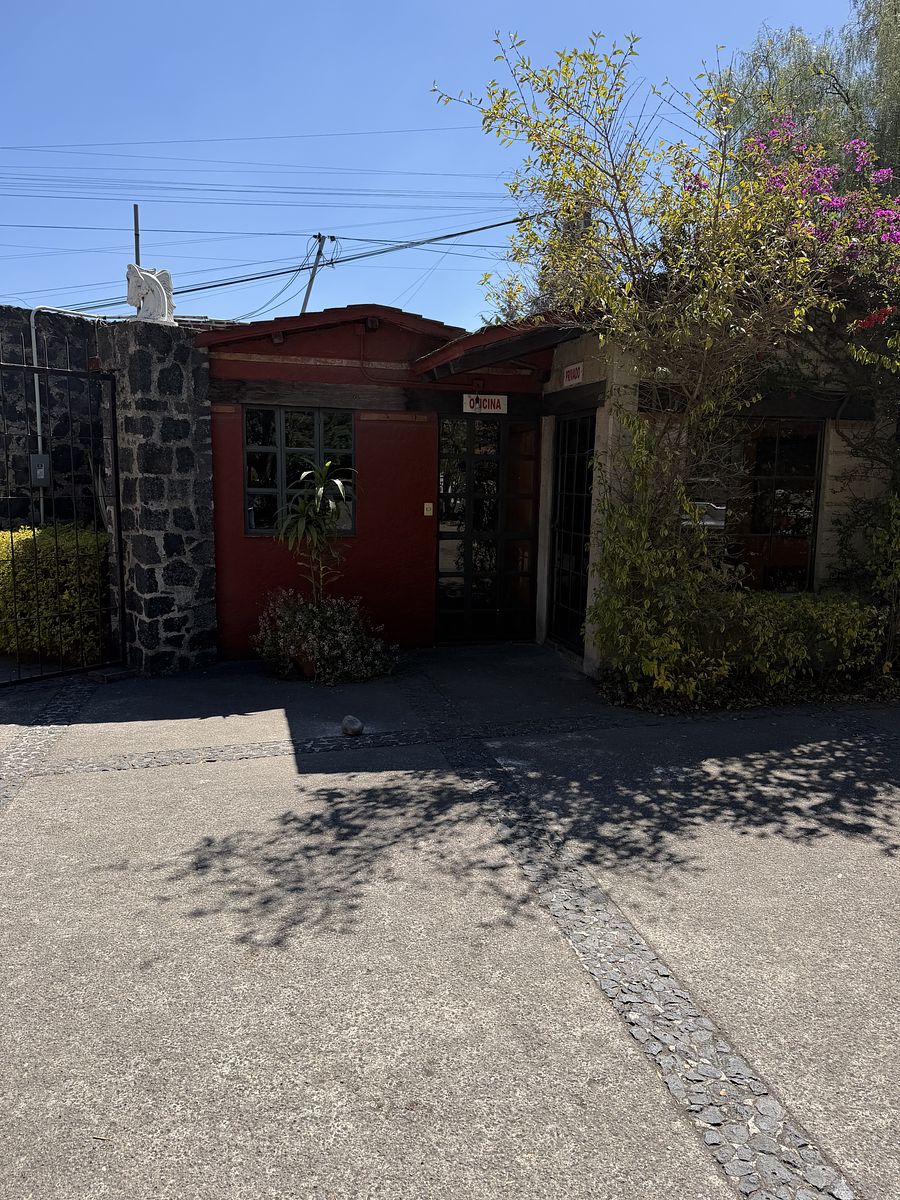 8 de 48: Caseta de vigilancia