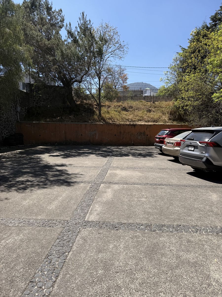 7 de 48: Estacionamiento