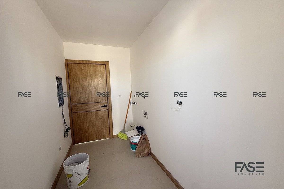 4 de 27: Lavanderia acceso por. cochera