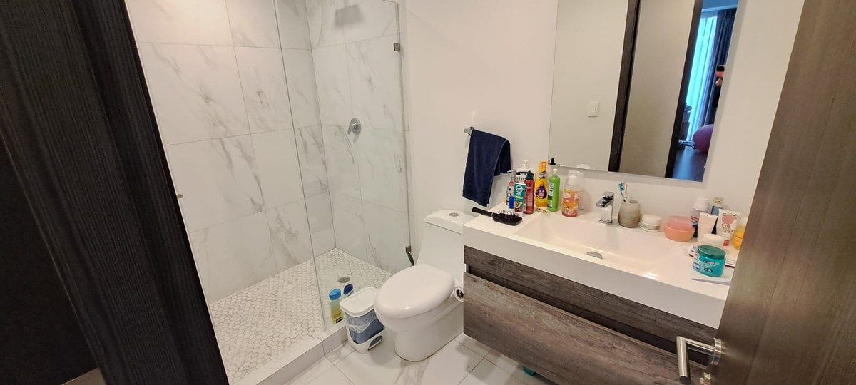 4 de 28: Departamento 202 Baño de uso general