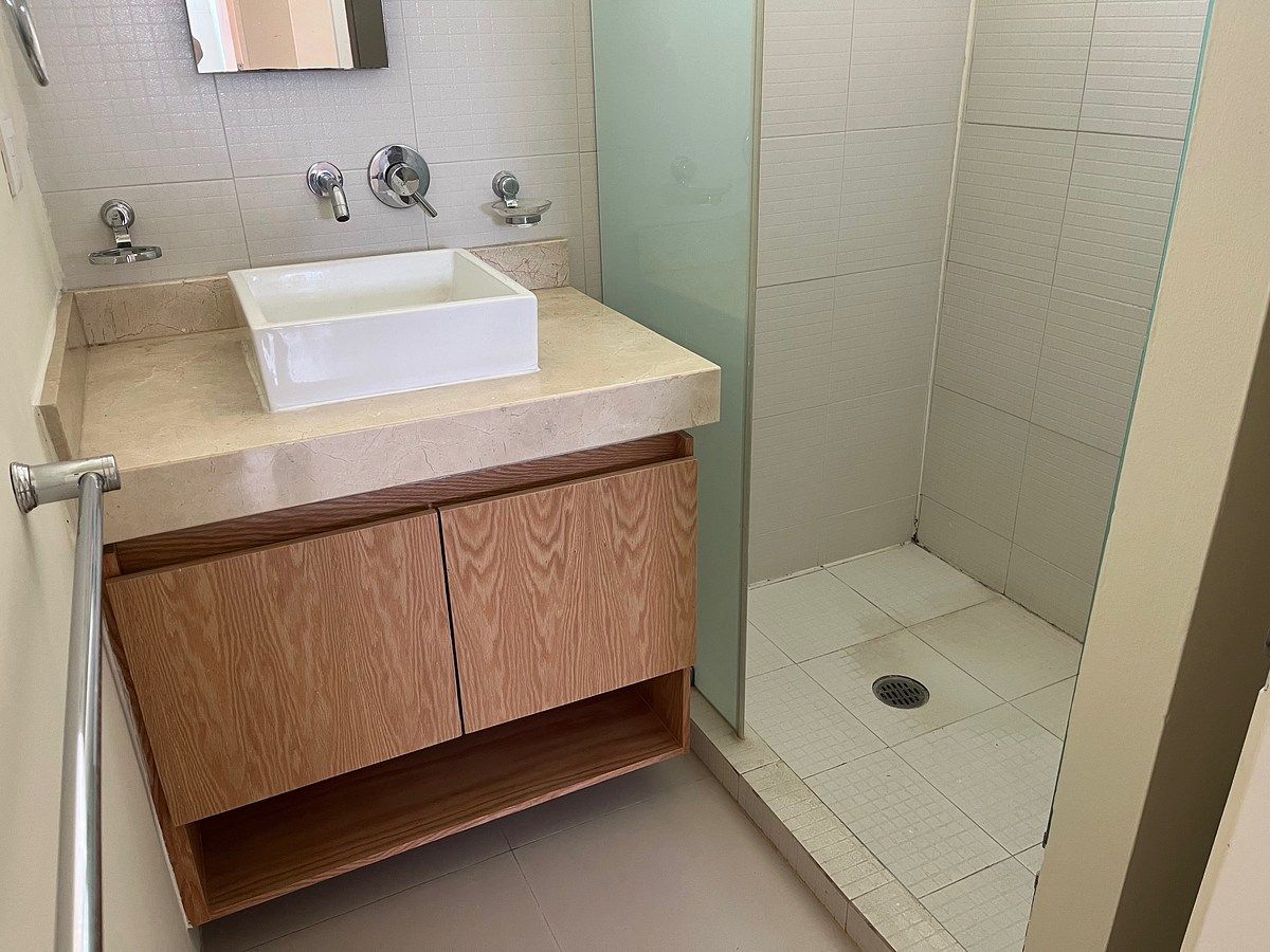 32 de 46: baño completo recámara dos