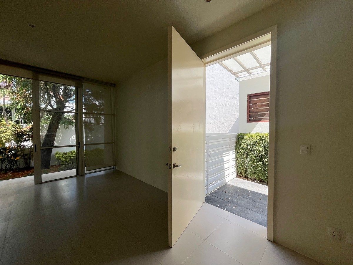 14 de 48: ingreso de la casa