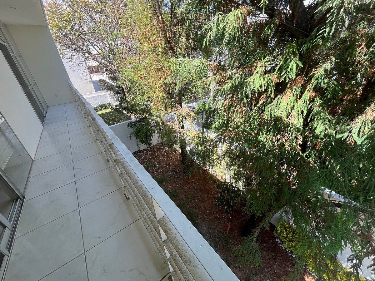 18 de 48: salida al balcón de la recámara principal