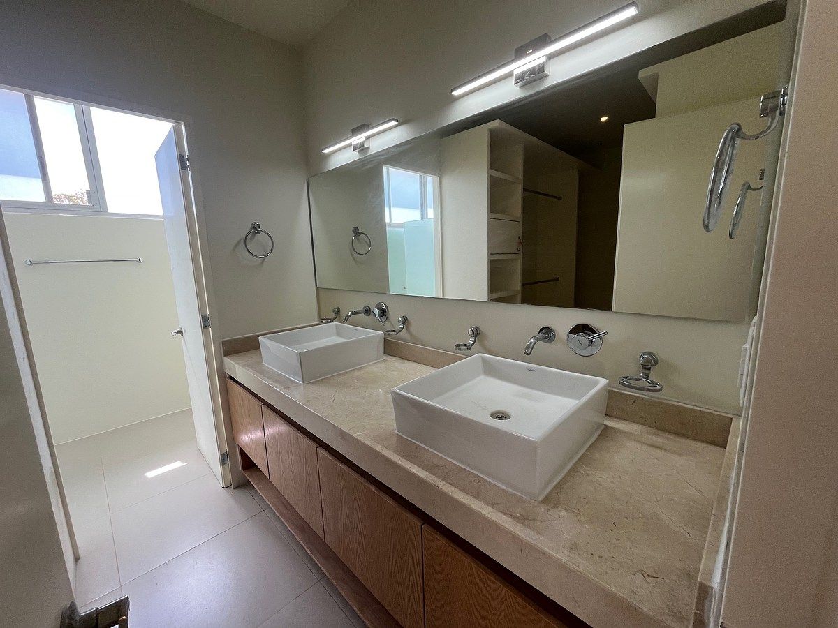 24 de 46: baño recámara principal