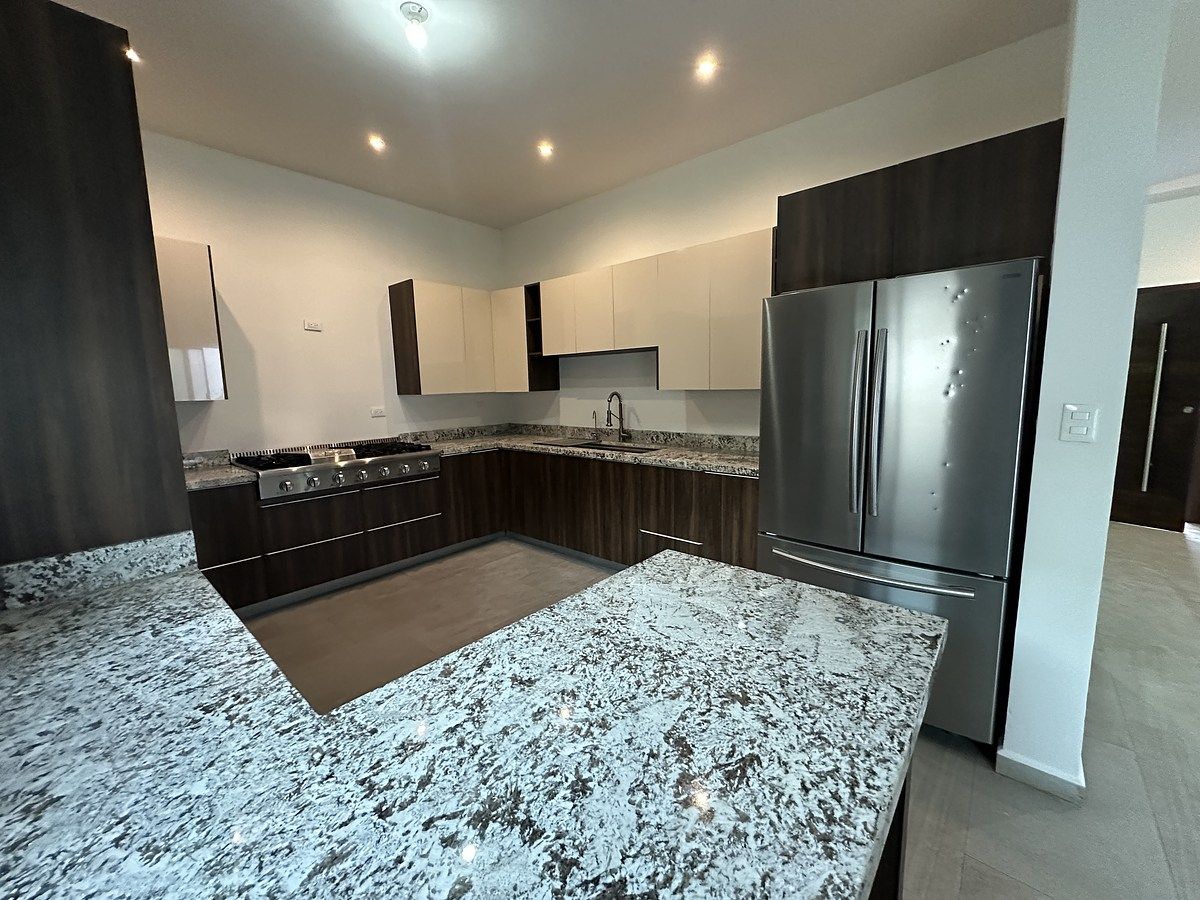 4 of 25: COCINA EQUIPADA