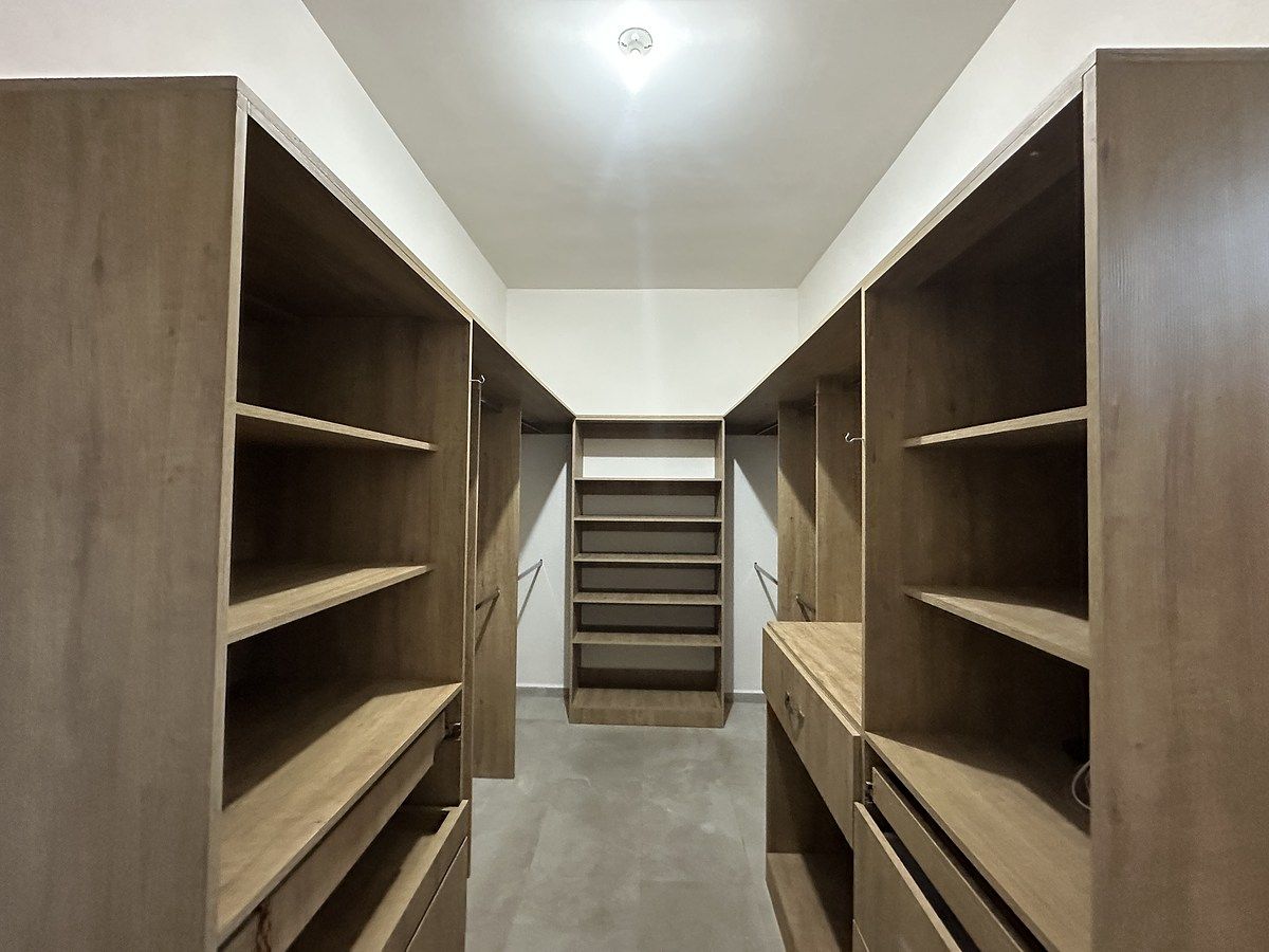 12 of 25: WALK-IN CLOSET REC PRINCIPAL