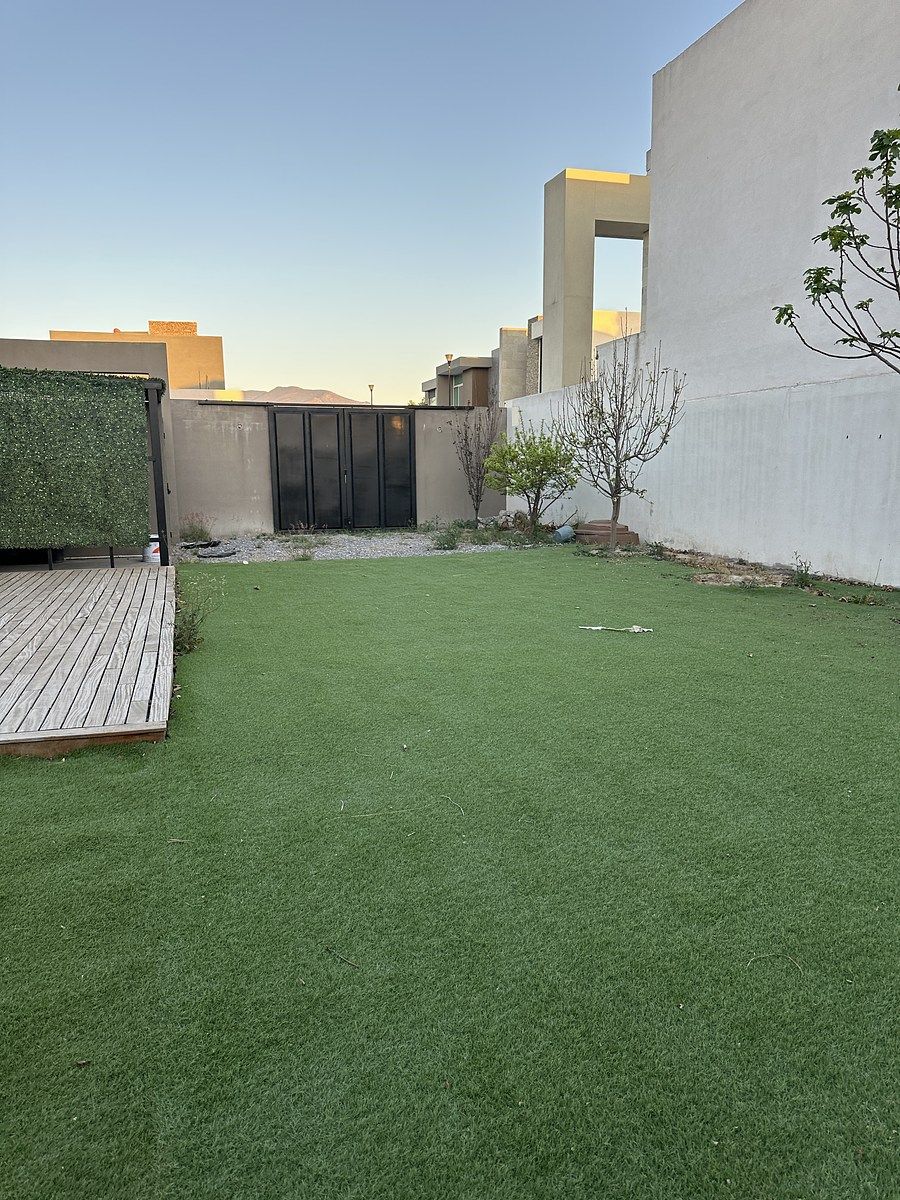 14 of 25: DECK Y JARDIN