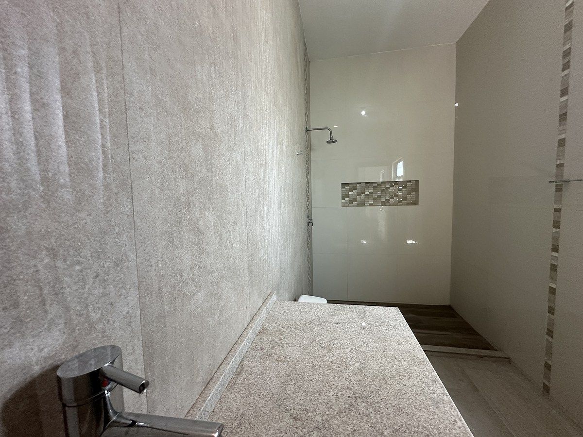 17 of 25: baño recámara secundaria 2